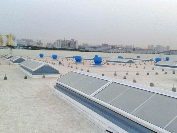
三角型電動排煙天窗
